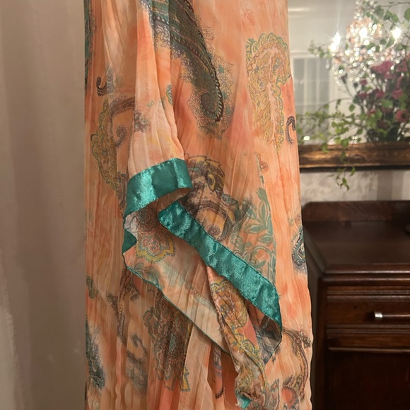 Luxurious caftan-dress with ribbon detail - Picture 4 of 7